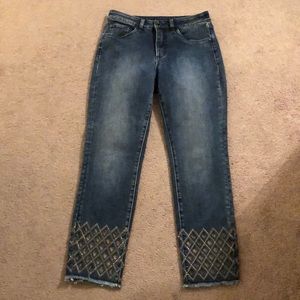 NWOT Joseph Ribkoff Cropped Jean With Cutout Hem And Sparkle Detail